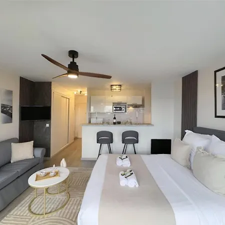 Appartamento Eiffel Tower View With Lift & Balcony *